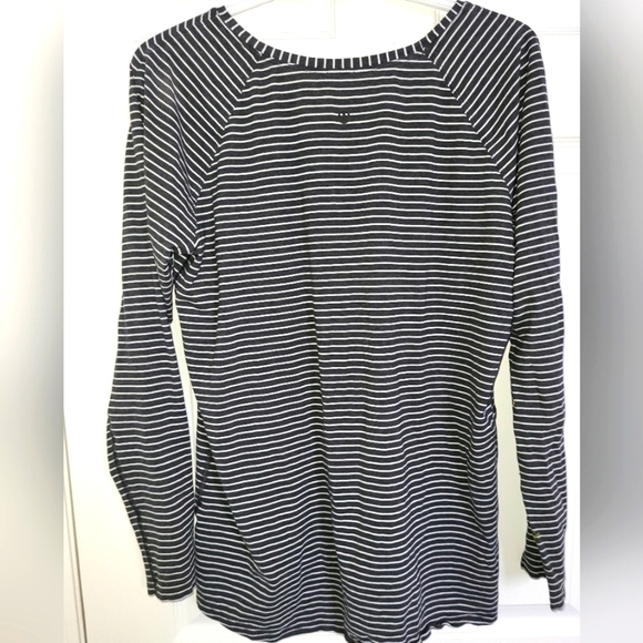 Lululemon womens long sleeve shirt - Picture 2 of 3
